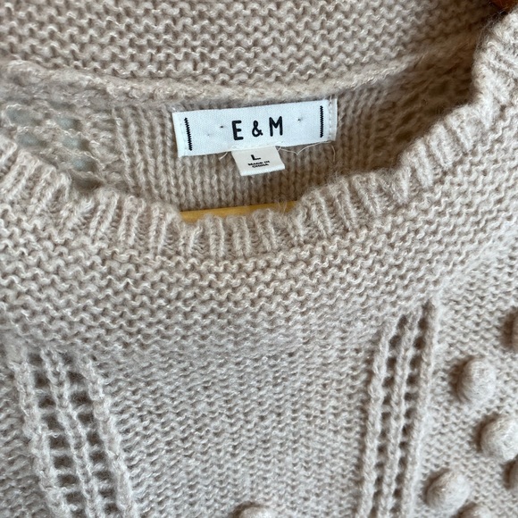 E & M long sleeve loose knit lightweight pull over sweater. Natural/beige. Large - Picture 4 of 13